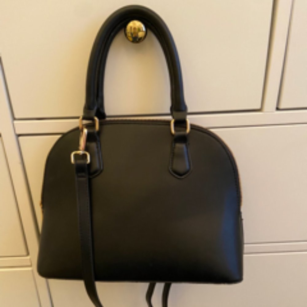 Black cross body dome bag, adjustable straps